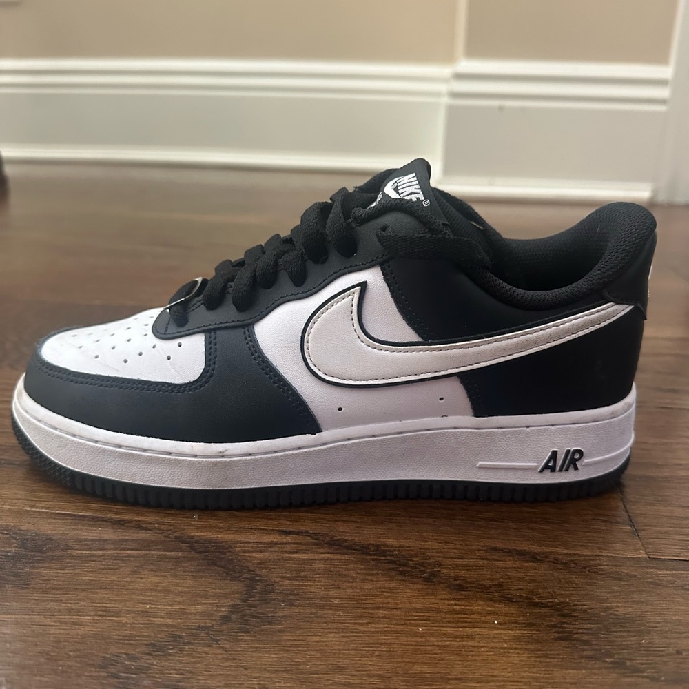 Nike Air Force 1 Black and White Shoes size men’s 7.5